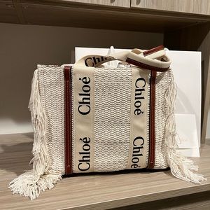 chloe medium woody knitted cotton fringe-trim tote